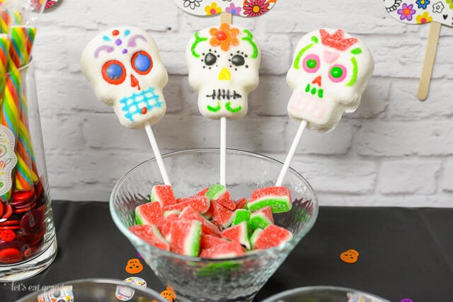 Dia de los Muertos candy bar cake pop skulls