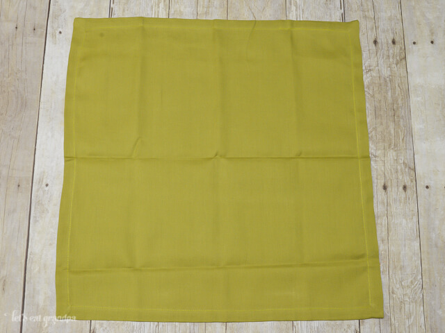 green napkin laid out