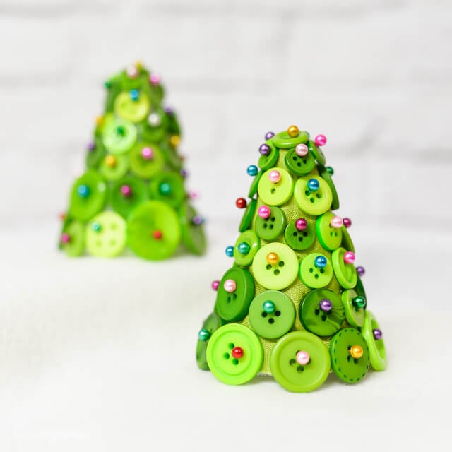 finished button tree Christmas craft pin image